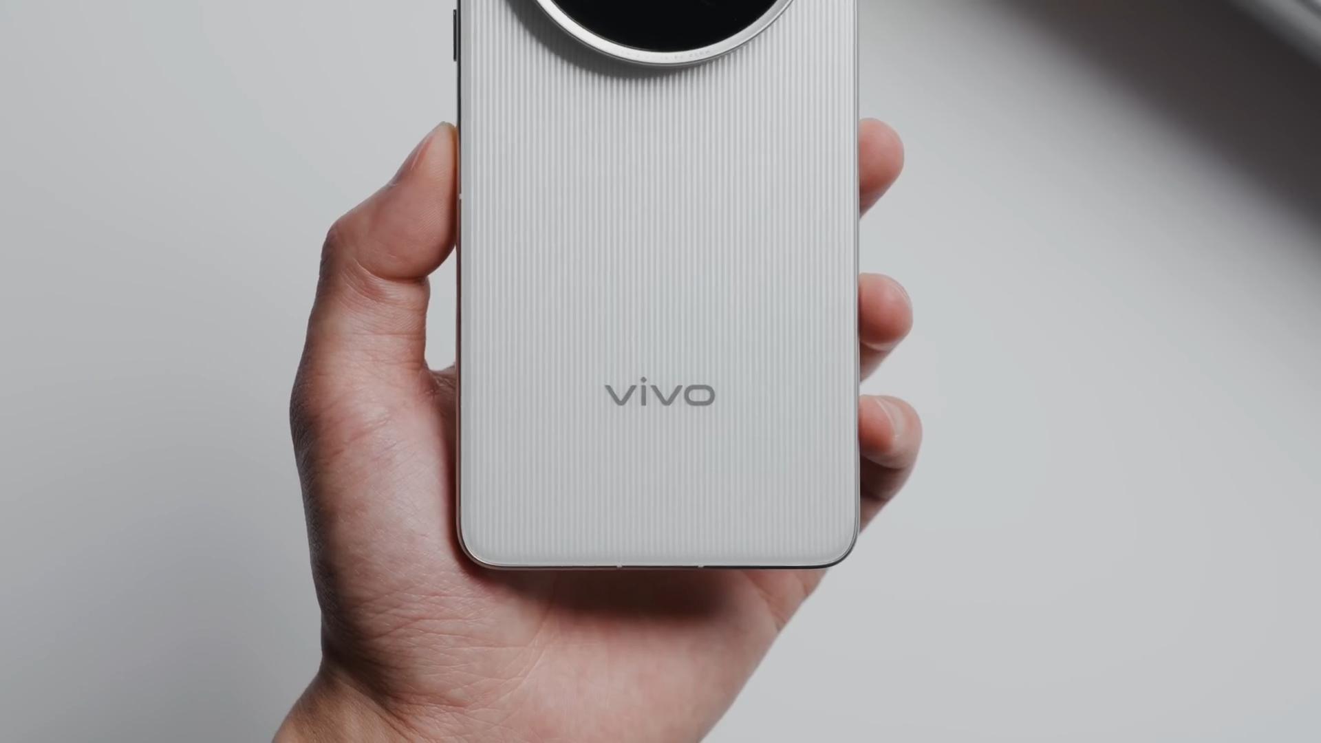 Watch reviewing the VIVO X200 Ultra & Zeiss 200mm on Amazon Live